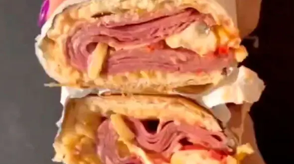 طرز تهیه سالاد پاستا و ژامبون تنوری در منزل