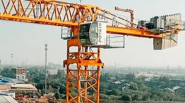 فیلم و گزارش اختصاصی از تاور کرین وحشت در زعفرانیه تهران / شب شد اما هنوز جرثقیل شهرداری نرسیده است !