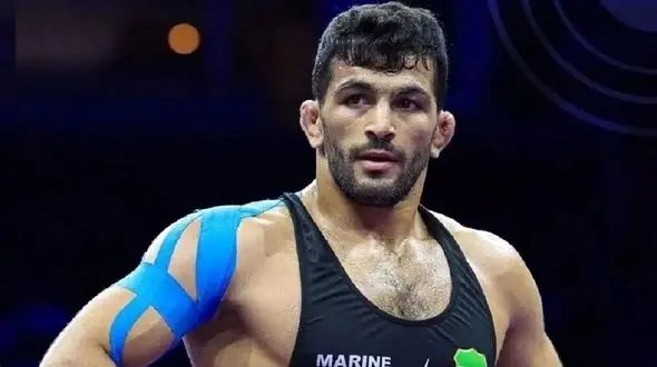 فیلم آواز شاد / سوپرایز همسر حسن یزدانی به مناسبت تولد پهلوون جویباری کشتی جهان 