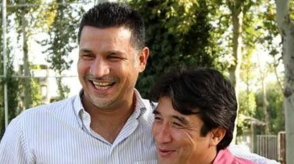 فیلم/ خداداد عزیزی: رابطه من و علی دایی مثل مسی و سوارز نیست، با اینکه یکم ناخن خشکی میکرد پاس نمیداد ولی بازم بهترین رفیق من بود