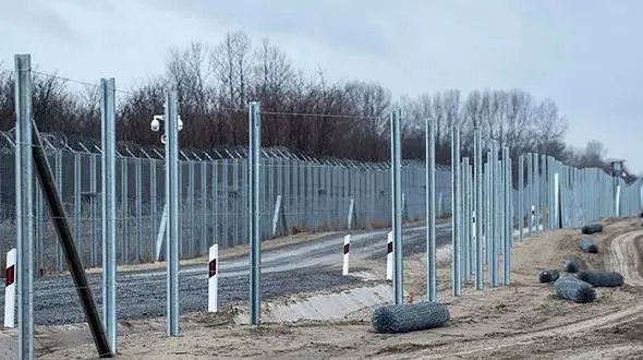 دیوار مرزی ایران و افغانستان چه سودی برای ما داشت ؟ / مافیای مواد مخدر همچنان کارشان را انجام می دهند + فیلم