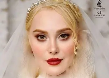 عکس / رونمایی آرام جعفری تازه عروس سینما از چکمه های قرمز و تیپ و استایل پاییزی اش 