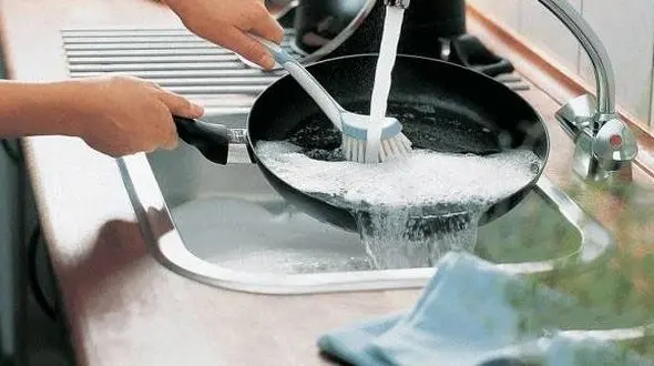 نحوه تمیز کردن قابلمه و تابه سوخته / نکات ریز خانه داری