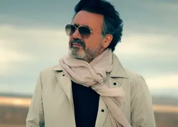 دانلود آواز عاشقانه معین  / آهنگ از همه عالم دورم و نزدیکم به تو