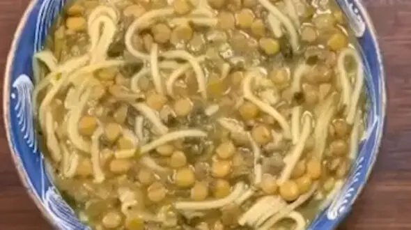آش عدس گزینه عالی در این روزهای پاییزی / فیلم