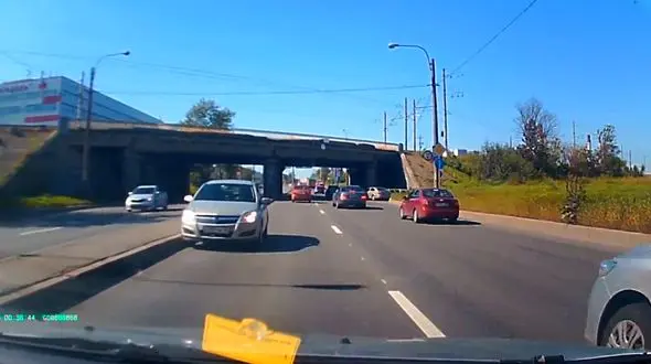 رانندگی خطرناک در بزرگراه + فیلم جالب