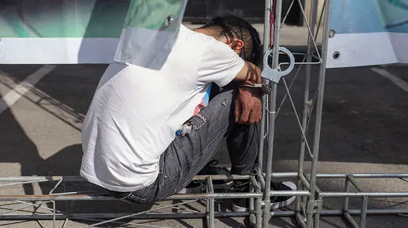 دختر 17 ساله تهرانی 5 روز در خانه شیطان زندانی بود! / مرد پلید در شهرری محاصره شد!