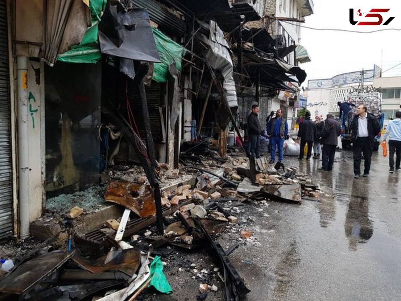 مغازه های امین الضرب رشت در میان شعله های آتش+ فیلم و عکس