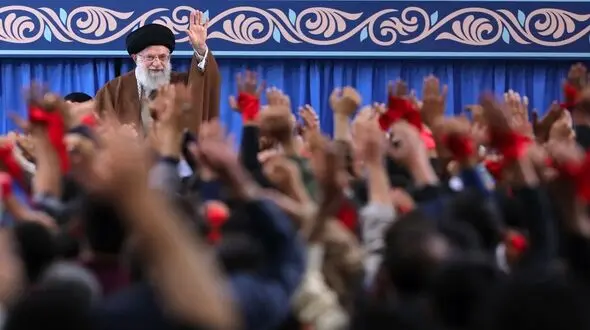 دیدار جمعی از دانش‌آموزان با رهبر انقلاب در روز چهارشنبه / برگزاری راهپیمایی ۱۳ آبان در بیش از ۹۰۰ شهر