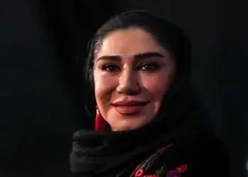 استایل غیرمنتظره و هنری نسیم ادبی با طرح‌های پرنقش‌ونگار که نگاه‌ها را در برنامه “شفرونی” میخکوب کرد! / رقص رنگ و نقش روی لباس بازیگر