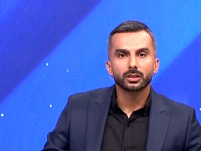 چهره ماتم زده مجری معروف صدا و سیما در مراسم تشییع مادرش/ داغ بزرگ بر دل میثاقی+عکس