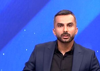 چهره ماتم زده مجری معروف صدا و سیما در مراسم تشییع مادرش/ داغ بزرگ بر دل میثاقی+عکس