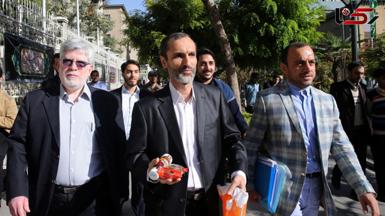 احمدی‌نژاد اجازه ورود به دادگاه را نیافت/ بقایی: به دولت خدوم ما تهمت می‎زنند 