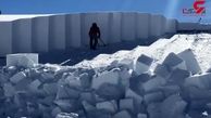 پارو زدن برف دو متری به روشی عجیب+فیلم
