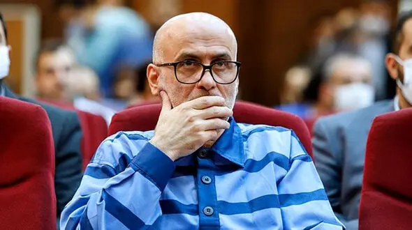 اکبر طبری به ۱۲ سال و نیم حبس و ۷۴ ضربه شلاق محکوم شد /  رسیدگی به دیگر اتهامات طبری ادامه دارد