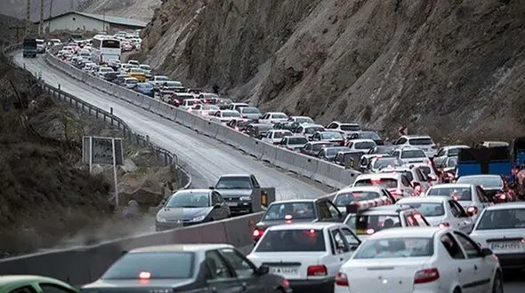 وضعیت تردد در جاده های کشور/ ترافیک سنگین در جاده چالوس