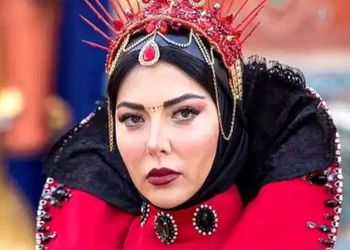 استتار لیلا اوتادی با کلاه کپ و ماسک در کافی شاپ برای اینکه هوادارا نشناسنش!
