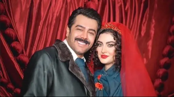 فیلم / نگاهی به جهازبرون خانه مریم مومن نوعروس سینما با سلیقه مادر آذری اش/ از اکسنت وال، مبلمان راحتی و مدرن و شلف مشرف به پذیرایی خانه