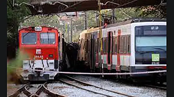 برخورد هولناک 2 قطار مسافربری در اسپانیا