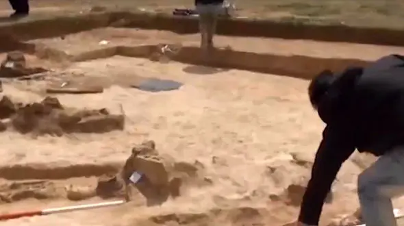 فیلم ترسناک از گورستان قدیمی در سقز / اتفاقی کشف شد