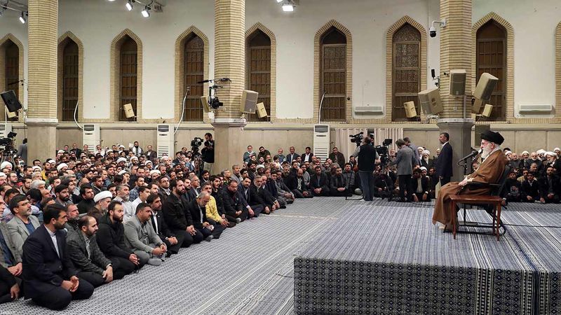 حضرت آیت‌الله خامنه‌ای رهبر معظم انقلاب اسلامی، هم‌اکنون در جمع هزاران نفر از اقشار مختلف مردم