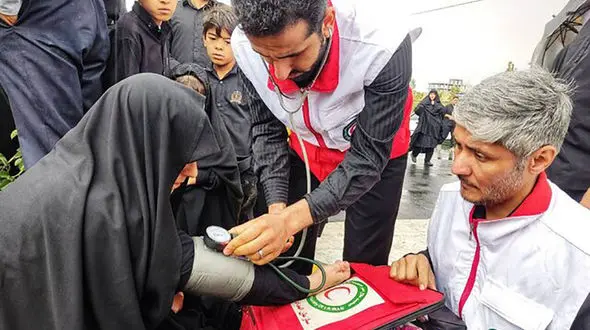  ازدحام جمعیت و افزایش تعداد مراجعه‌کنندگان به پایگاه‌های امدادی هلال‌ احمر

