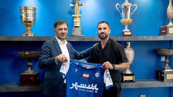 بازیکنی که قلبا پرسپولیسی است به استقلال پیوست/ مهرداد محمدی: نگران هیچ چیز نیستم! + فیلم