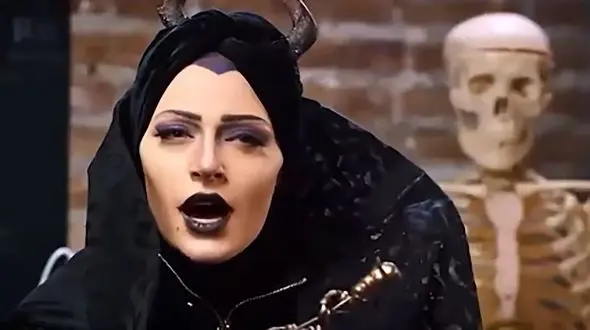 این هیولای زیبا کدام خانم بازیگر چشم رنگی معروف است ؟ / باور نمی کنید!