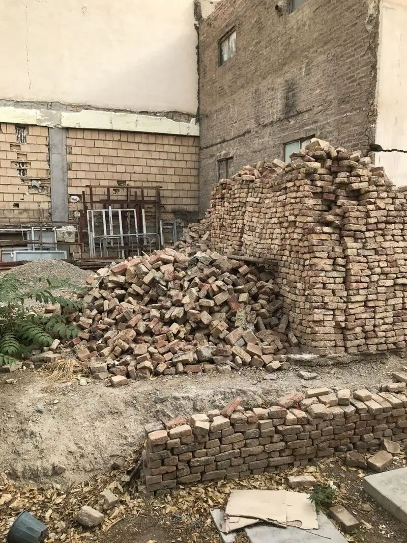 دیوار محل دفن ‎صوراسرافیل و ‎ملک‌المتکلمین خراب شده    