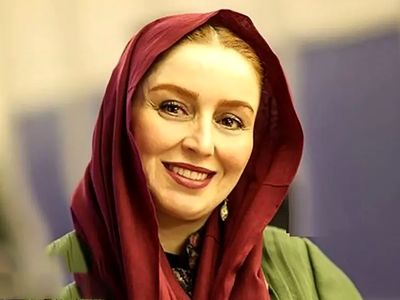 ببینید / آواز شاد !  /  ژاله صامتی در بزم زنان تئاتری با آهنگ همه چی یار یار  قر کمر و شونش را می افته ! + فیلم