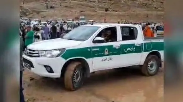 دریاچه شهیون خودرو ها را بلعید! / پلیس دزفول ناجی مال مردم شد + فیلم