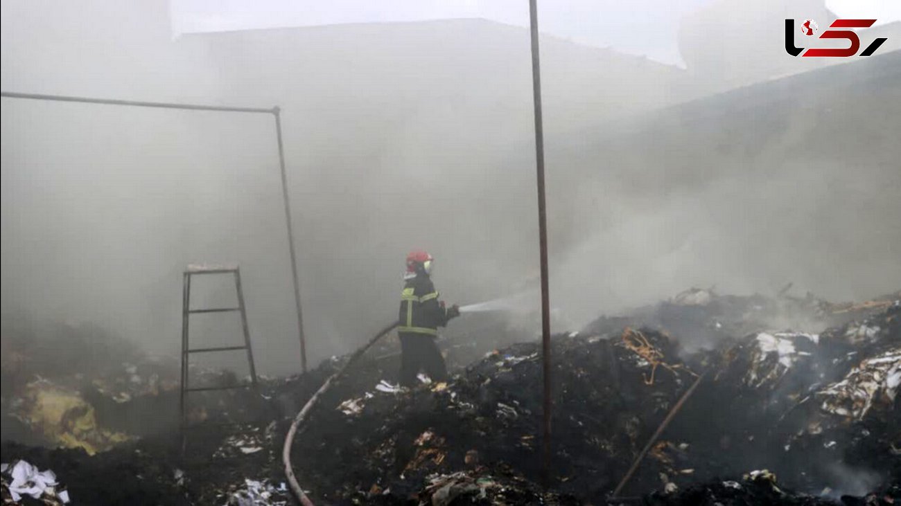 آتش سوزی انبار ضایعات در شهرک صنعتی محمودآباد