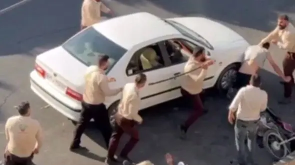 دستور ویژه  دادستان قزوین به برخورد قضایی با ماموران شهرداری بخاطر ضرب و شتم میوه فروشان + فیلم دردناک و تلخ