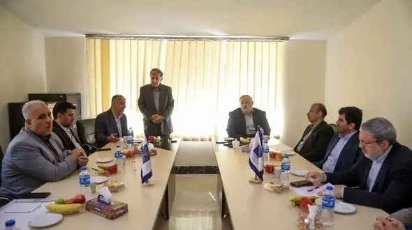 استاندار قزوین از مجتمع صنایع دینه ایران بازدید کرد/ با پیشرفت در تولید داروهای گیاهی تحریم را به فرصت تبدیل کردیم