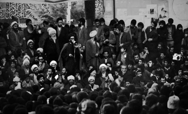 وقتی شاهرودی‌ها برای دادن بنزین به خودروی رهبری شرط گذاشتند