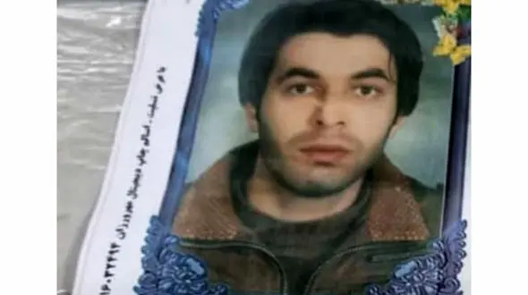 ایلیا و آیسن کوچولو ناگهان یتیم شدند / مرگ پدر فداکار در صحنه خودسوزی یک مرد + عکس