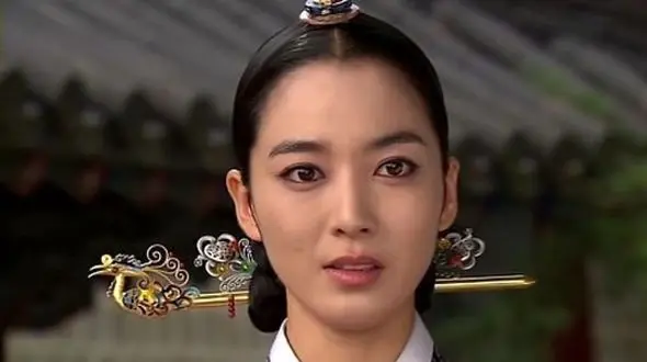 تیپ و چهرۀ «بانو جانگ» (سریال دونگ‌یی) در 43 سالگی