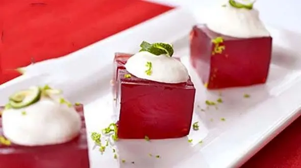 طرز تهیه مسقطی انار با عطر گلاب