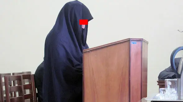 شلاق و کار اجباری مجازات زن شوهردار به خاطر خلوت کردن با همکلاسی اش + عکس