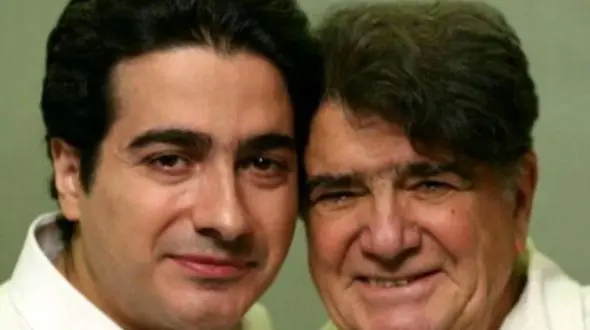 فیلم آوازخوانی باشکوه و جوان پسند همایون شجریان و تعریف و تمجید پدرش!/ سنگ تموم گذاشت!