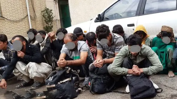  بازداشت 12 مرد افغان به خاطر آزار و اذیت و ربودن نوجوانان در پارسیان