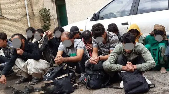  بازداشت 12 مرد افغان به خاطر آزار و اذیت و ربودن نوجوانان در پارسیان
