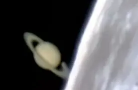 راز آسمان: طلوع زحل و زیبایی ماه / فیلم