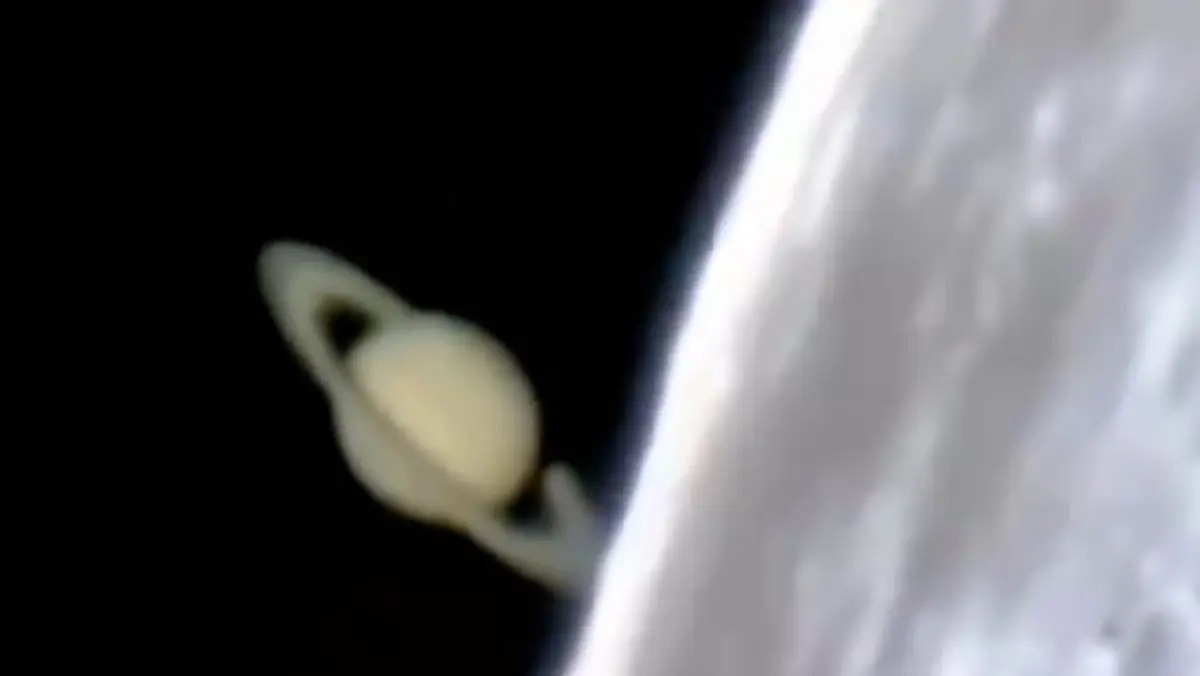 راز آسمان: طلوع زحل و زیبایی ماه