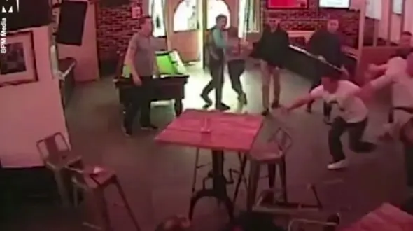 جدال وحشیانه  هواداران دو تیم فوتبال پس از مسابقه دوستانه + فیلم