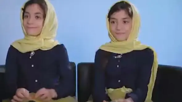 پای حرف‌های دوقلوهای دوست داشتنی که پاسخ های نابی می زنند+فیلم