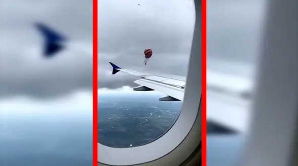 فیلم ثبت لحظه برخورد صاعقه با بالن از داخل هواپیما