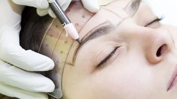 خطرات کاشت ابرو در ایران