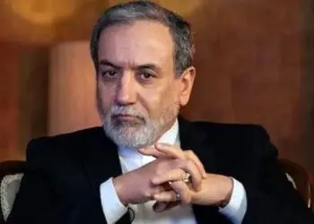 فیلم و عکس  همسر سومو جوان عباس عراقچی و دختر زیبایش / تیپ و استایل همسرش با حجاب خوشرنگش
