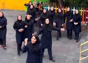 فیلم آواز باشکوه و پر طمطراق  / خانوم های معلم پر احساس می خونن ! /  بوی ریحونی شفای جونی !
